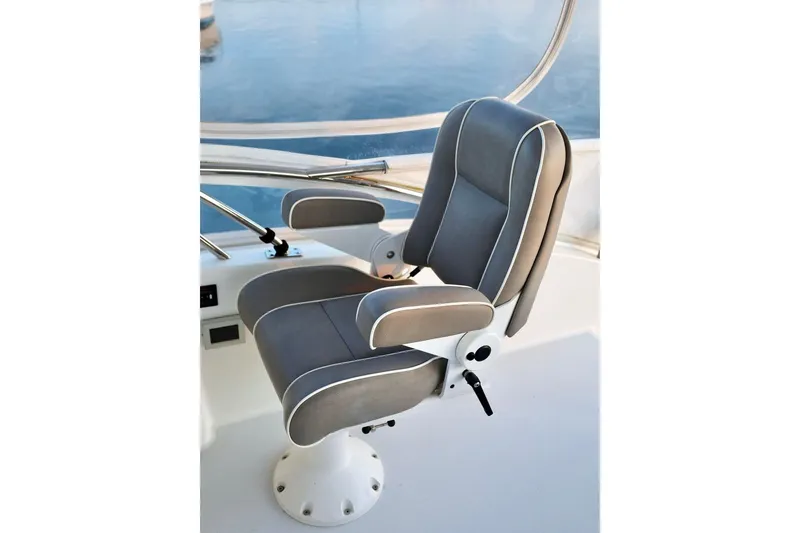 Slide: The Image of Captain's chair on 2018 Sabre 48 Flybridge Sedan, featuring sleek design and comfortable seating. - 10