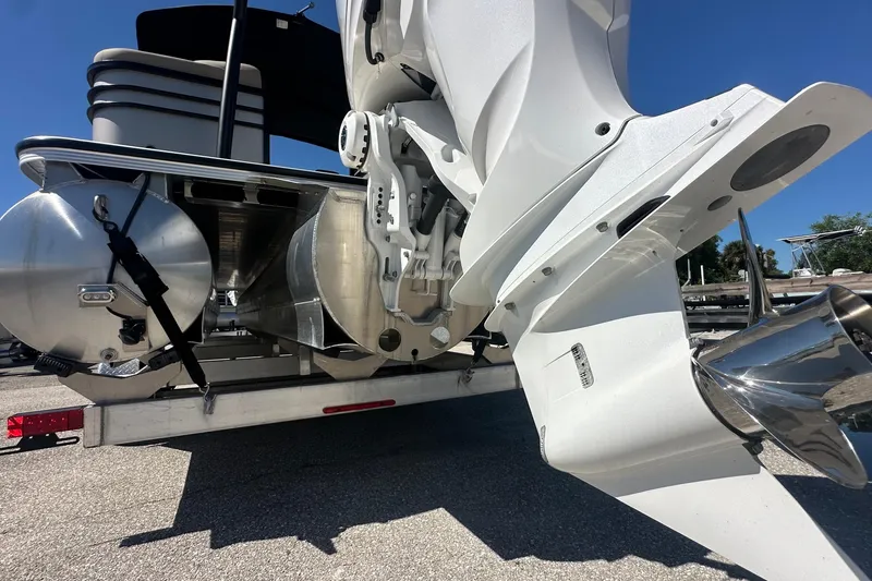Slide: The Image of 2024 Veranda VP 25RC pontoon boat with powerful outboard motor, viewed from the rear. - 11