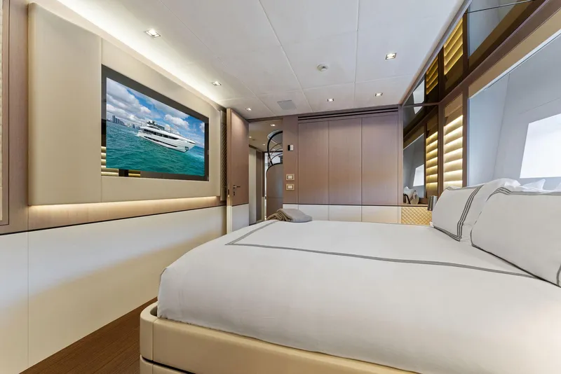 Slide: The Image of Mangusta 33M Gransport 2020 - 50