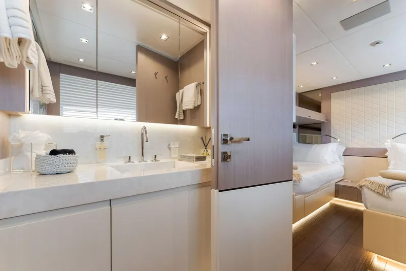 Slide: The Image of Mangusta 33M Gransport 2020 - 67