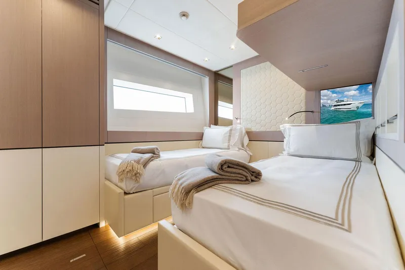 Slide: The Image of Mangusta 33M Gransport 2020 - 70