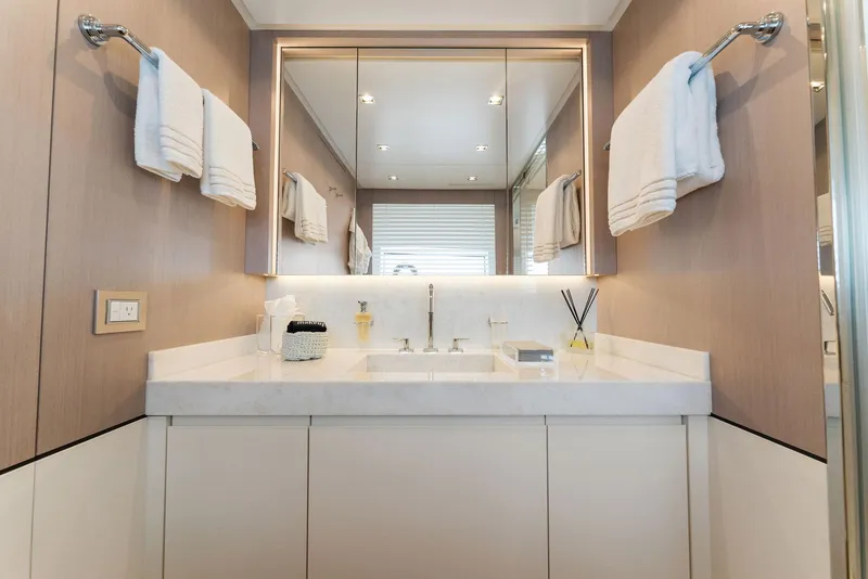 Slide: The Image of Mangusta 33M Gransport 2020 - 73