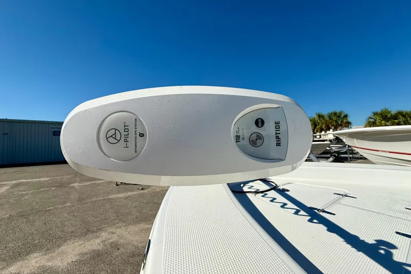 Slide: The Image of Trolling motor on 2021 BlackJack 256 Bay boat under clear blue sky. - 19