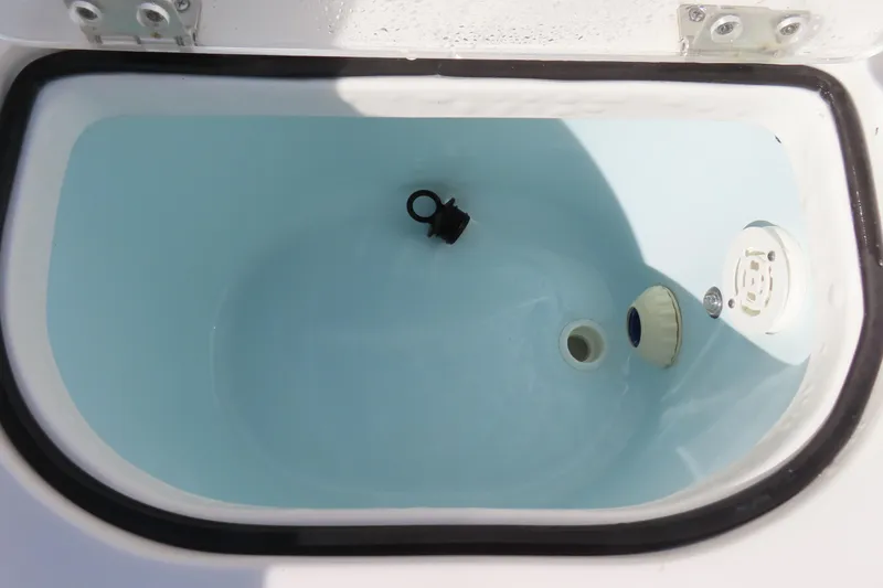 Slide: The Image of Livewell in 2020 Sea Hunt Ultra 255 SE boat, filled with water. - 39