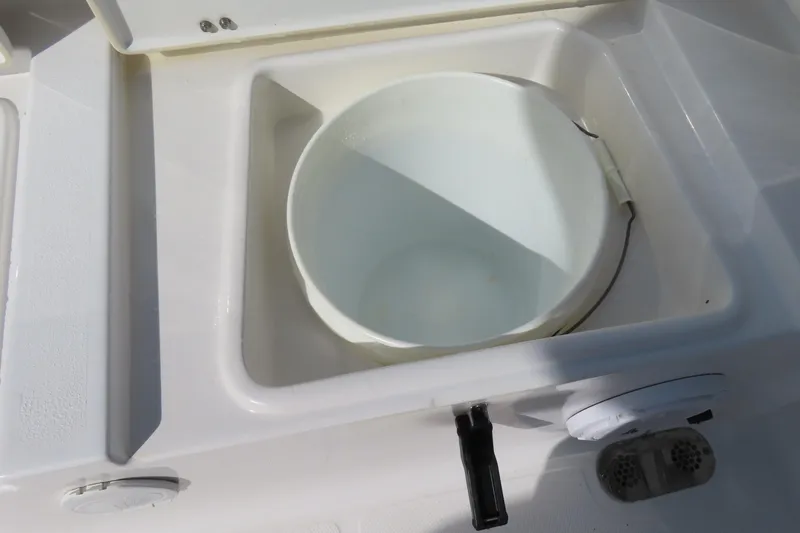 Slide: The Image of Livewell compartment on a 2020 Sea Hunt Ultra 255 SE boat. - 41