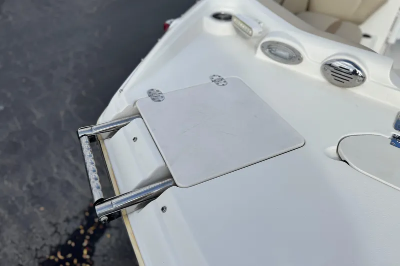 Slide: The Image of 2013 NauticStar 203 SC boat with swim platform and stainless steel ladder. - 10