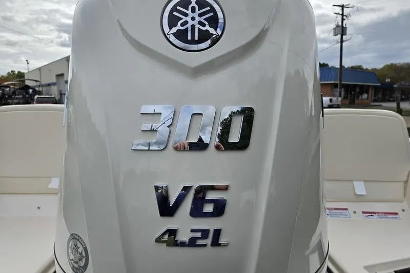 Slide: The Image of Yamaha 300 V6 4.2L engine on 2026 Grady-White Freedom 215 boat. - 10