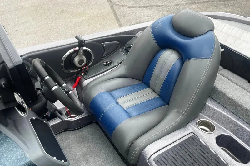 Slide: The Image of 2010 Ranger Z520 Comanche boat cockpit with blue and gray seat, steering wheel, and controls. - 5