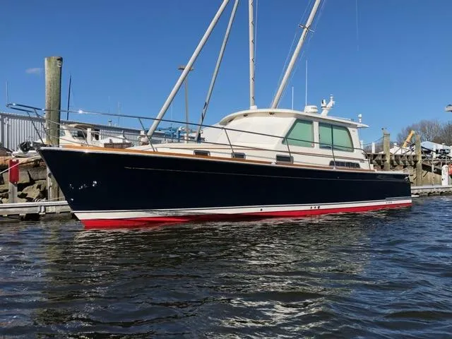 Slide: The Image of 2015 Sabre 42 Salon Express yacht docked in marina. - 1