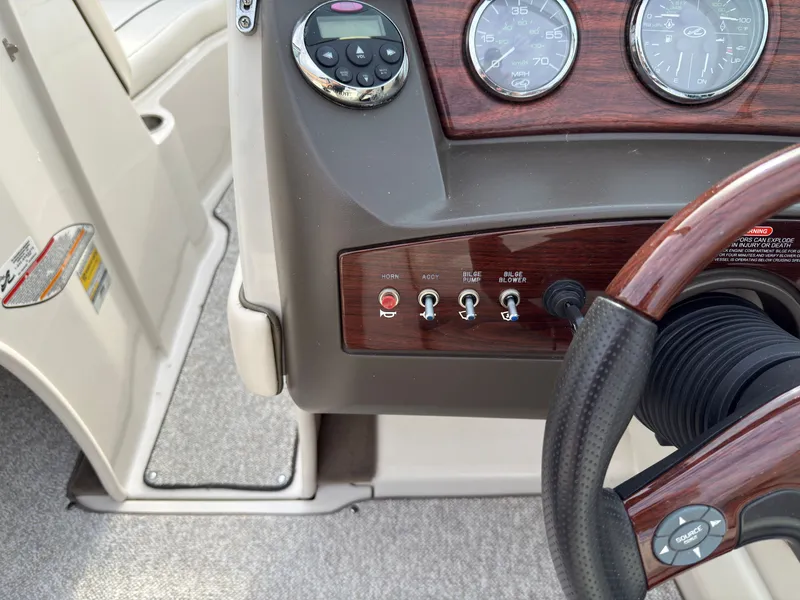 Slide: The Image of Sea Ray 230 Select 2008 - 16