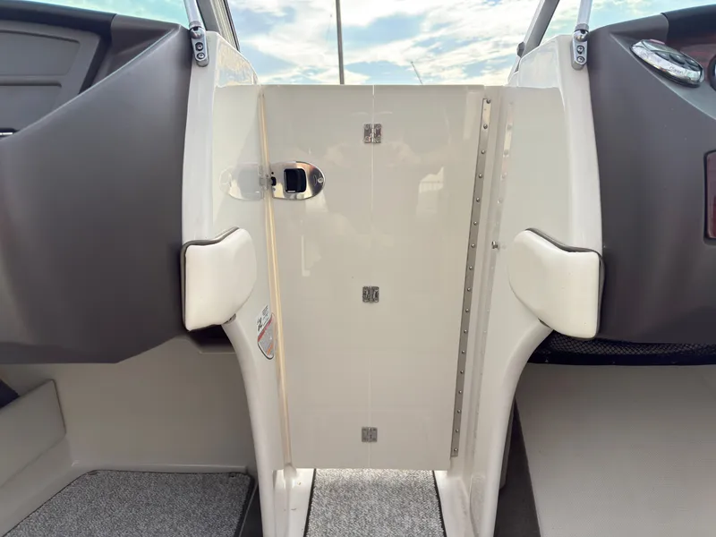 Slide: The Image of Sea Ray 230 Select 2008 - 23