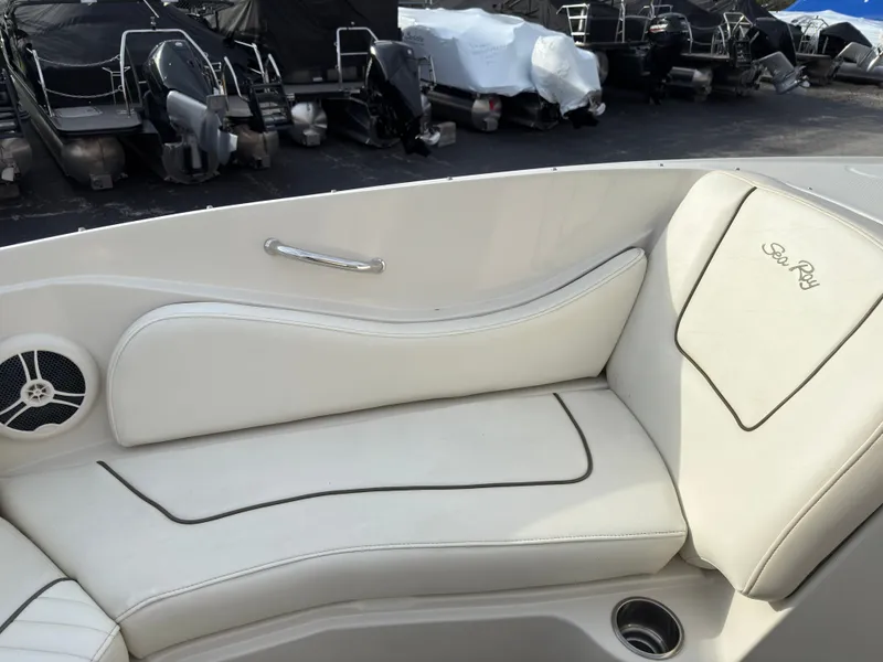 Slide: The Image of Sea Ray 230 Select 2008 - 27