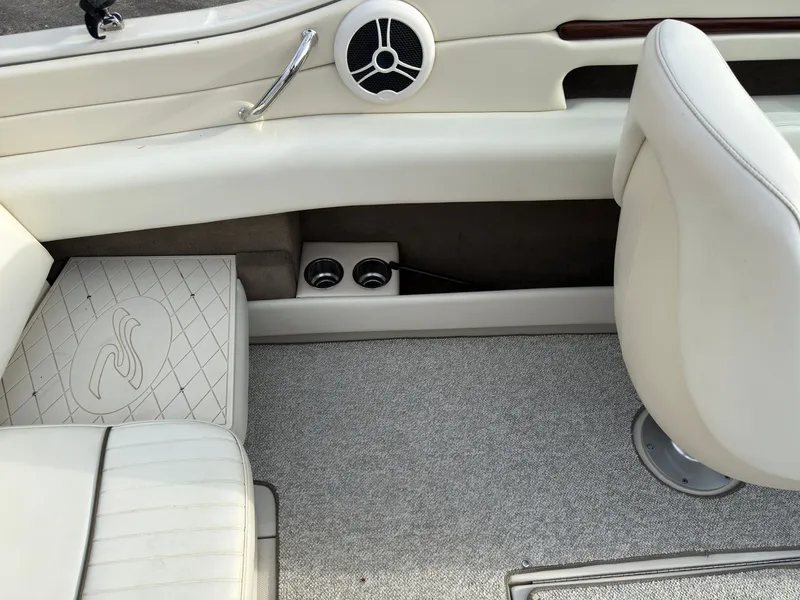 Slide: The Image of Sea Ray 230 Select 2008 - 9