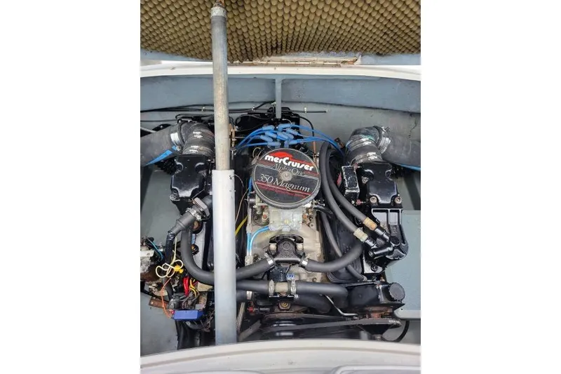 Slide: The Image of 1987 Searay Pachanga boat engine, MerCruiser 350 Magnum, detailed view. - 7
