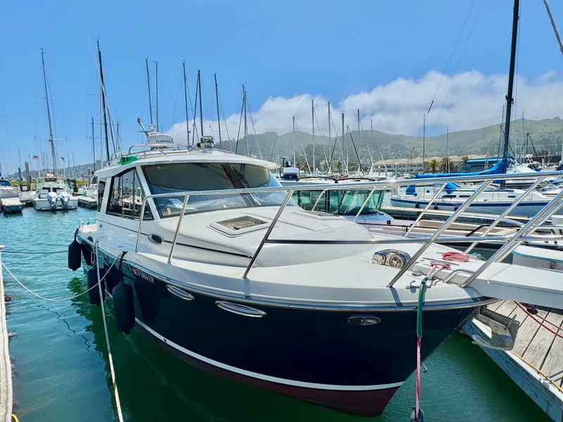 Slide: The Image of 2015 Cutwater C26 boat docked in a marina with clear blue skies. - 6