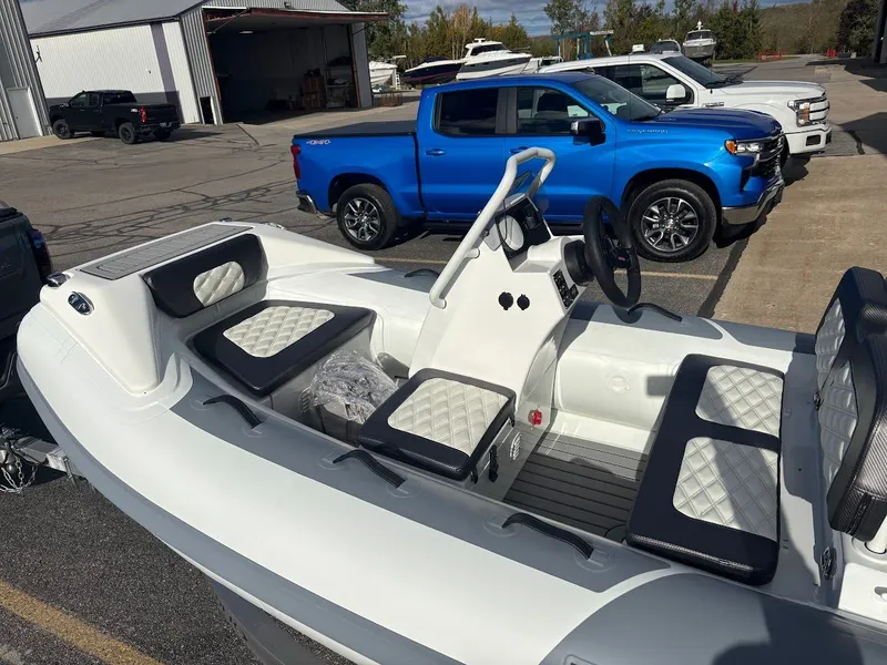 Slide: The Image of 2025 Highfield Sport 300 6 - 6