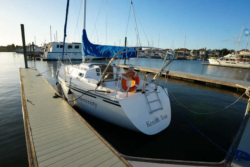 The Image of 1986 Hunter 28.5 sailboat docked in Kemah, Texas marina, named "Serenity." - 2