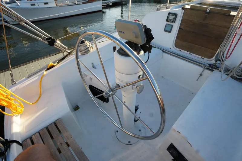 Slide: The Image of 1986 Hunter 28.5 sailboat cockpit with steering wheel and nautical equipment. - 7