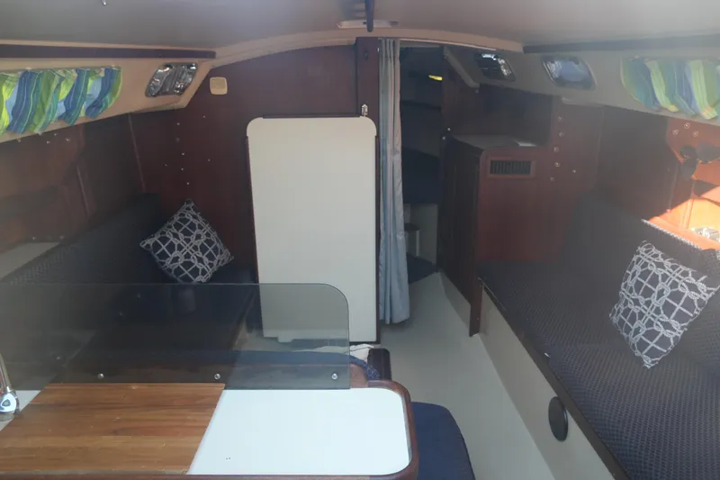 Slide: The Image of Interior of a 1989 Catalina 30 Tall Rig Mark II yacht. - 10
