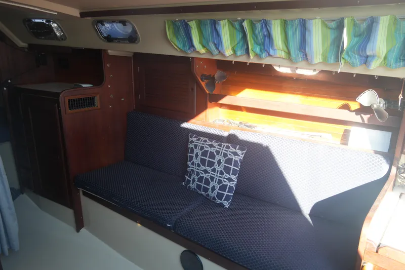 Slide: The Image of Interior of a 1989 Catalina 30 Tall Rig Mark II yacht. - 15