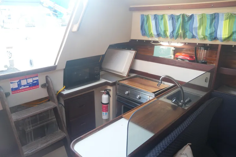 Slide: The Image of Interior of 1989 Catalina 30 Tall Rig Mark II yacht. - 16