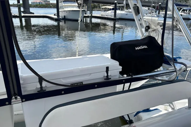 Slide: The Image of Manta 40' 1999 - 17