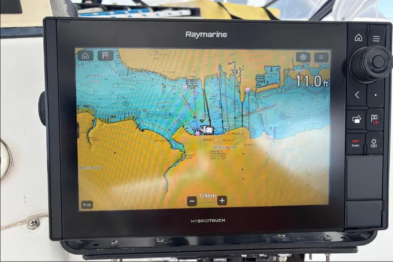 Slide: The Image of Manta 40' 1999 - 19