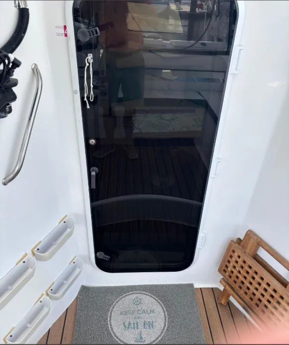 Slide: The Image of Manta 40' 1999 - 20