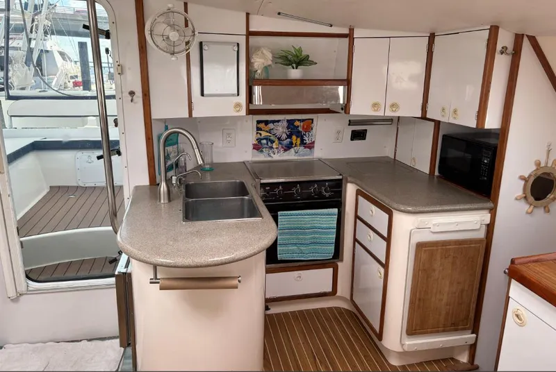 Slide: The Image of Manta 40' 1999 - 22