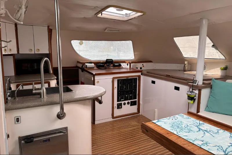 Slide: The Image of Manta 40' 1999 - 23