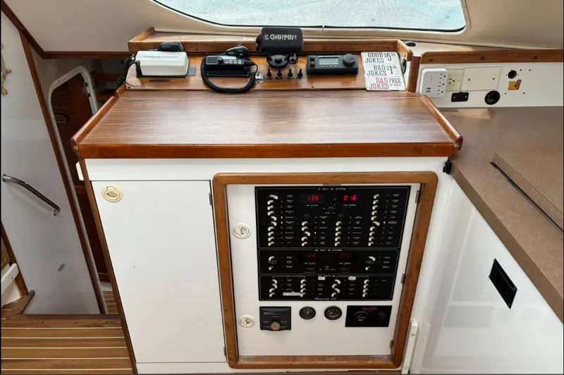 Slide: The Image of Manta 40' 1999 - 24