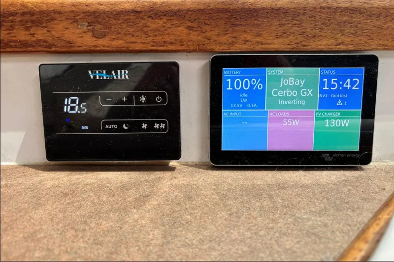 Slide: The Image of Manta 40' 1999 - 27