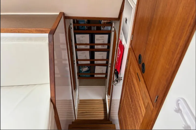 Slide: The Image of Manta 40' 1999 - 43