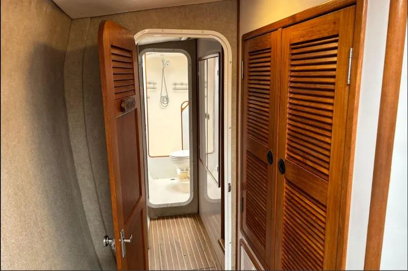 Slide: The Image of Manta 40' 1999 - 44