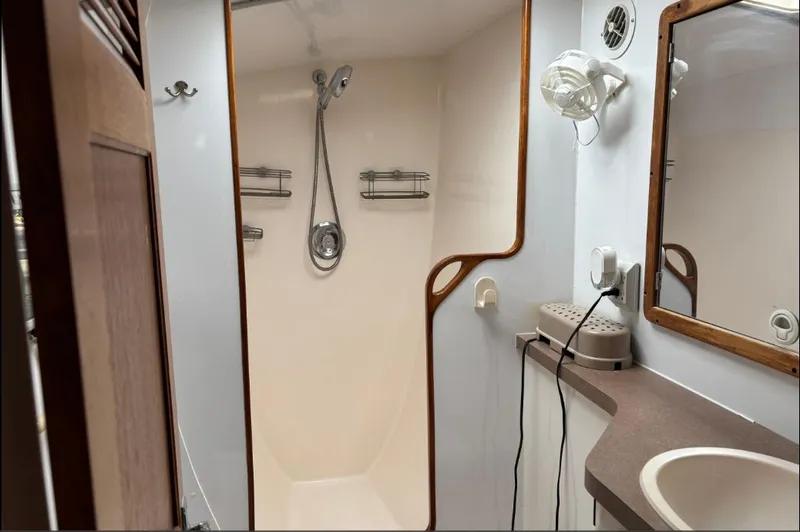 Slide: The Image of Manta 40' 1999 - 47