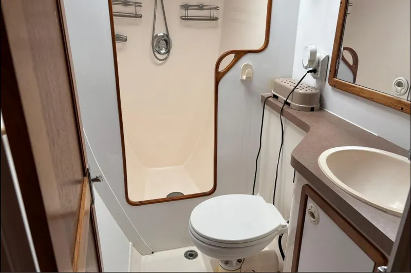 Slide: The Image of Manta 40' 1999 - 48