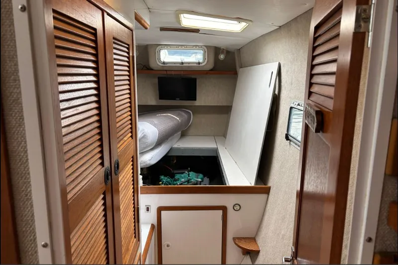 Slide: The Image of Manta 40' 1999 - 51