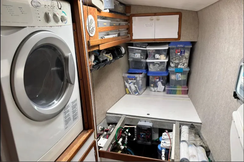 Slide: The Image of Manta 40' 1999 - 53