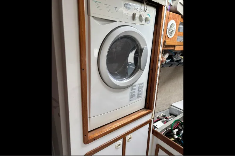 Slide: The Image of Manta 40' 1999 - 54