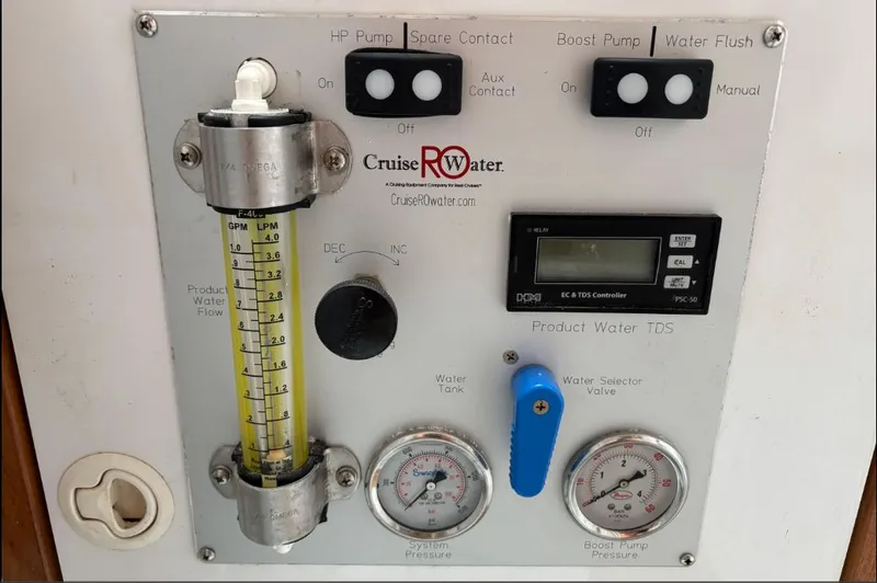 Slide: The Image of Manta 40' 1999 - 55