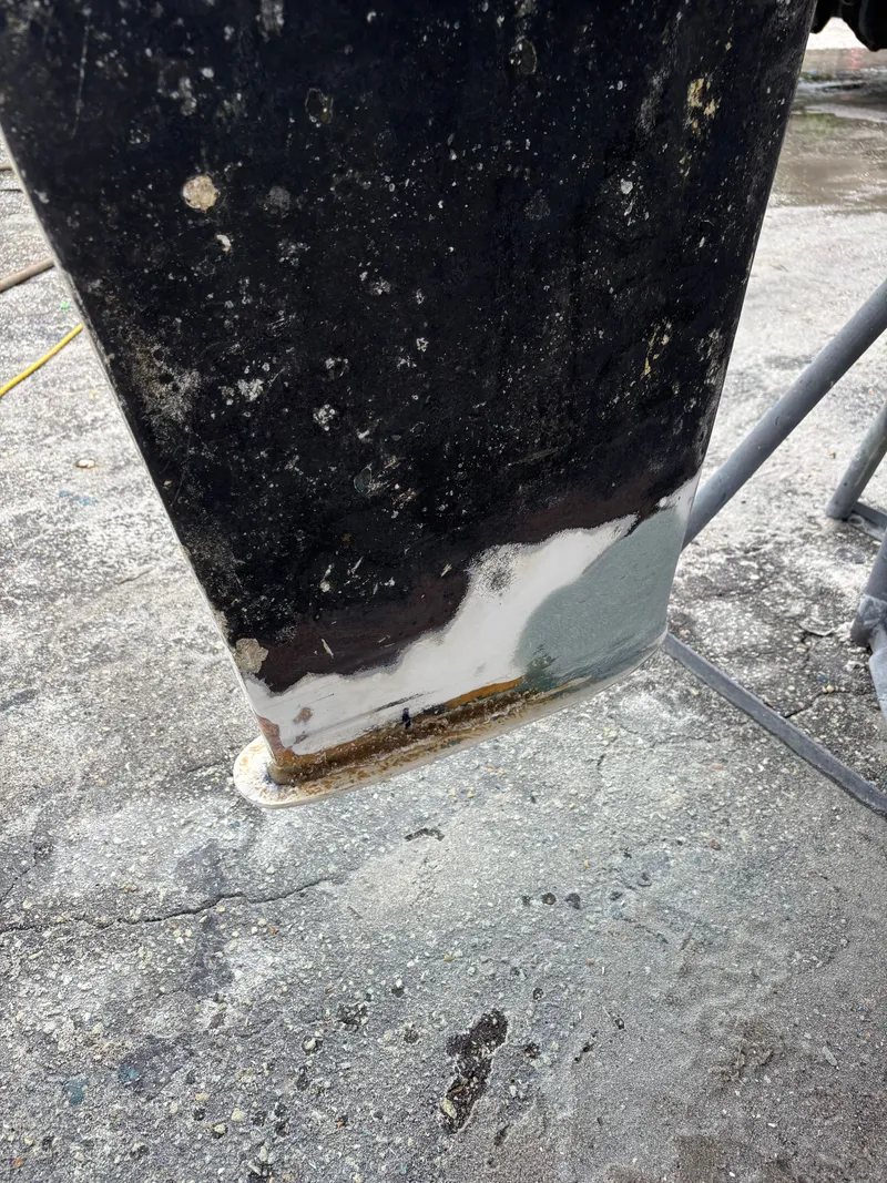 Slide: The Image of Manta 40' 1999 - 60