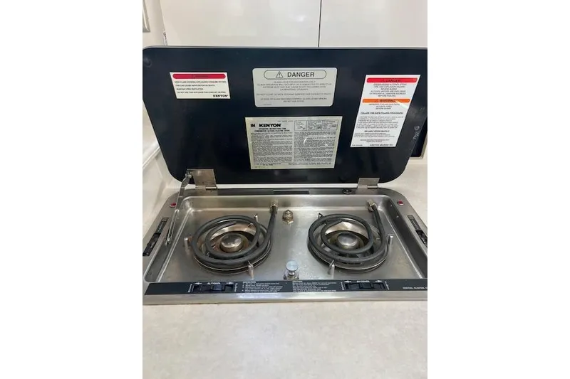 Slide: The Image of Electric stove in 1999 Bayliner 3055 Ciera Sunbridge boat kitchen area. - 27