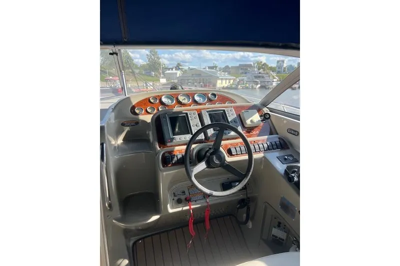 Slide: The Image of 1999 Bayliner 3055 Ciera Sunbridge helm with steering wheel and navigation instruments. - 42