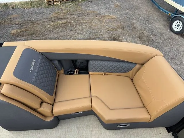 Slide: The Image of Harris Sunliner 230 SLE 2026 - 17
