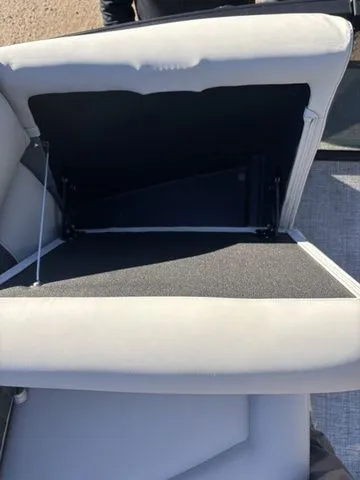 Slide: The Image of Harris SUNLINER 230 SLDH 2026 - 13