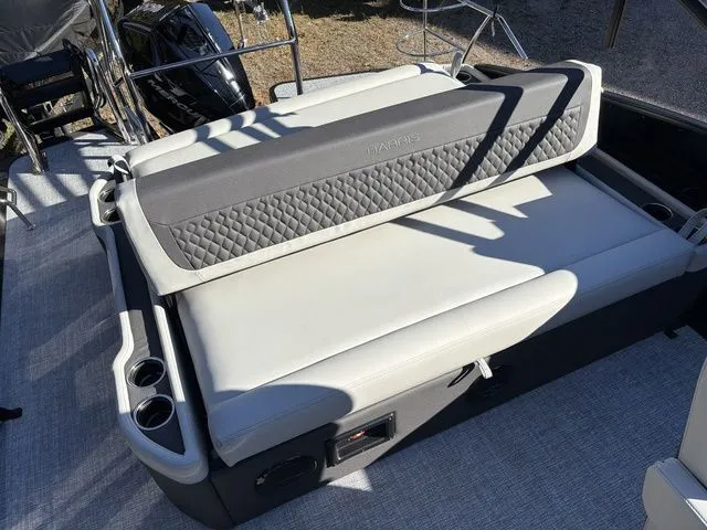 Slide: The Image of Harris SUNLINER 230 SLDH 2026 - 16