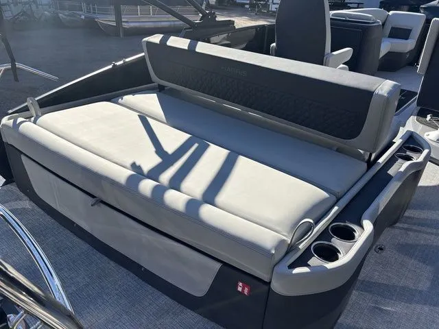 Slide: The Image of Harris SUNLINER 230 SLDH 2026 - 17