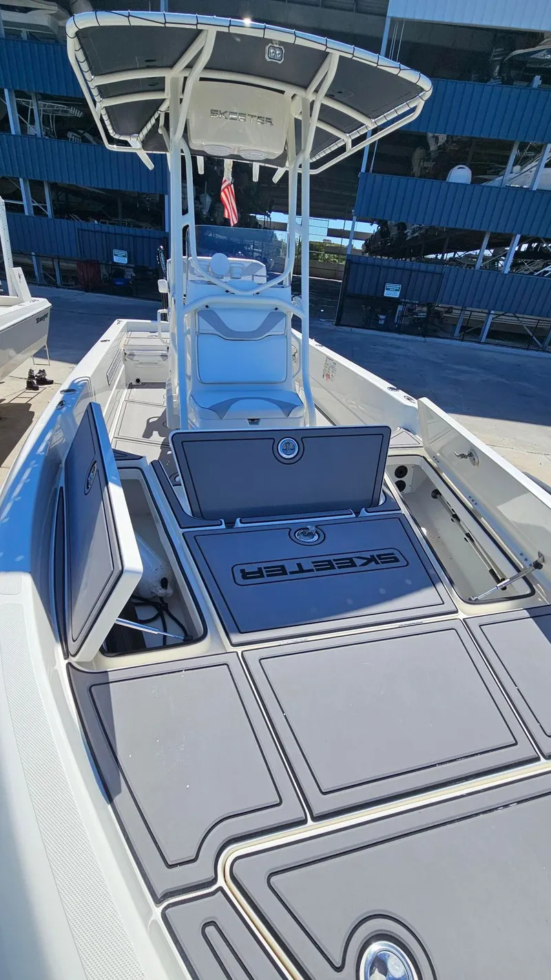 Slide: The Image of Skeeter SX 2250 2021 - 3