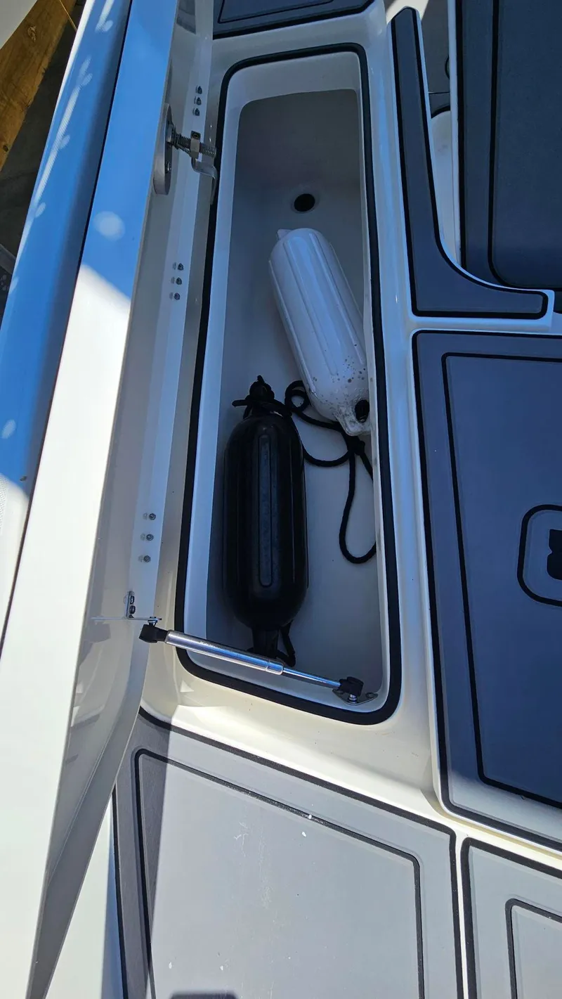 Slide: The Image of Skeeter SX 2250 2021 - 4