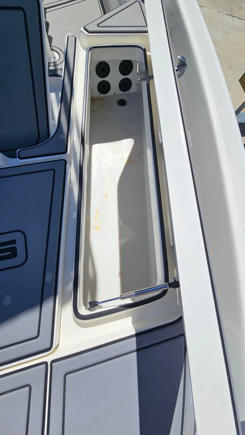 Slide: The Image of Skeeter SX 2250 2021 - 5